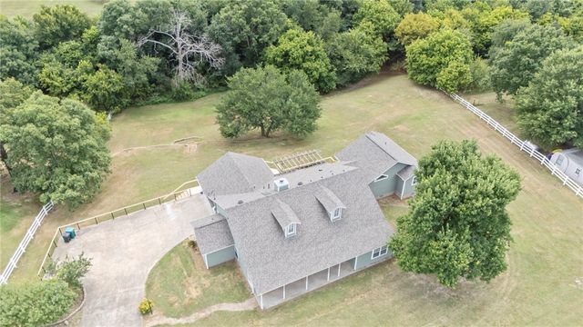 815 Steele Road, Tontitown, AR 72762