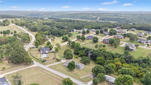 815 Steele Road, Tontitown, AR 72762