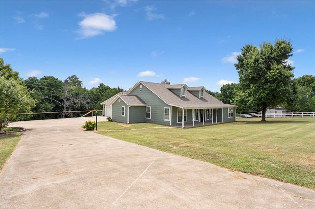 815 Steele Road, Tontitown, AR 72762
