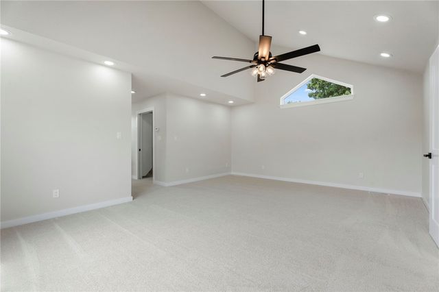 815 Steele Road, Tontitown, AR 72762