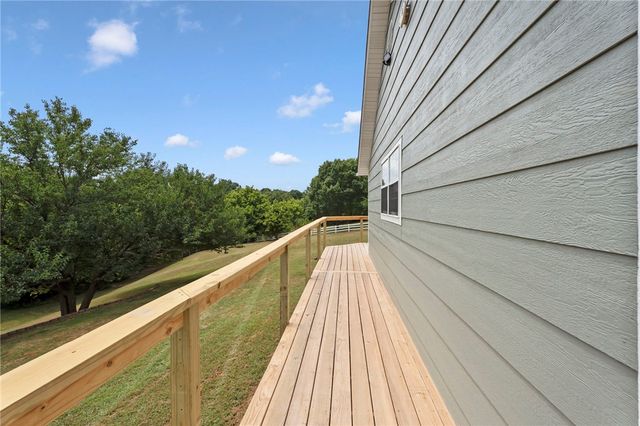 815 Steele Road, Tontitown, AR 72762