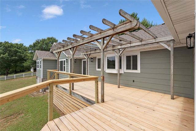 815 Steele Road, Tontitown, AR 72762