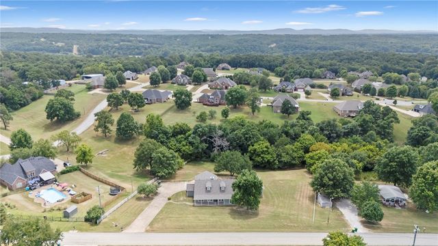 815 Steele Road, Tontitown, AR 72762