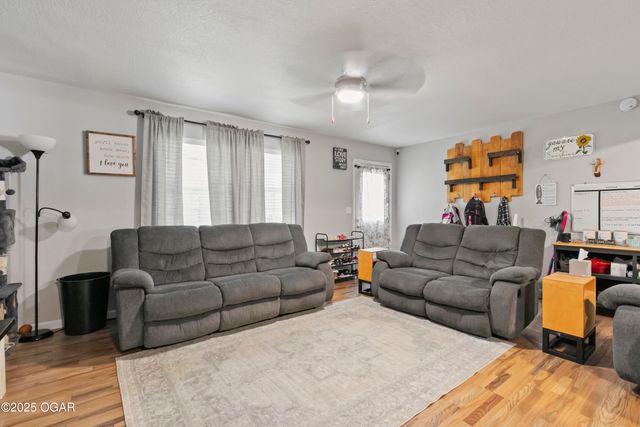 137 Lone Elm Drive, Carl Junction, MO 64834