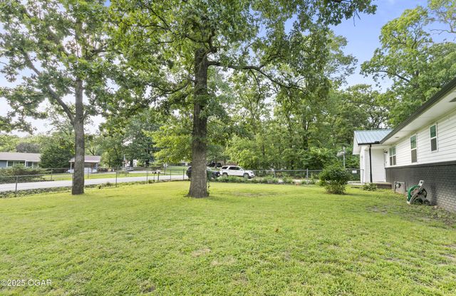 137 Lone Elm Drive, Carl Junction, MO 64834