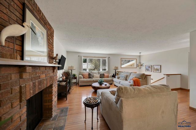 3513 CHAPEL VALLEY RD, Rapid City, SD 57702