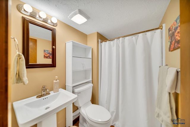 3513 CHAPEL VALLEY RD, Rapid City, SD 57702