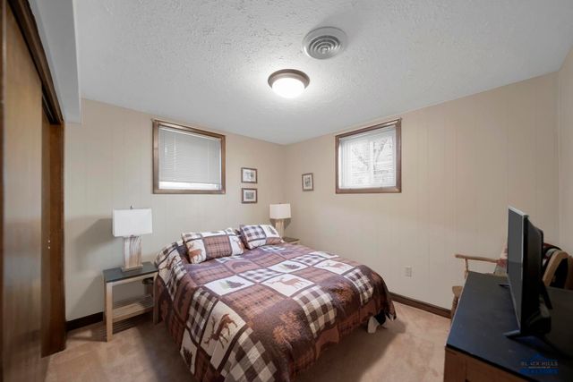 3513 CHAPEL VALLEY RD, Rapid City, SD 57702