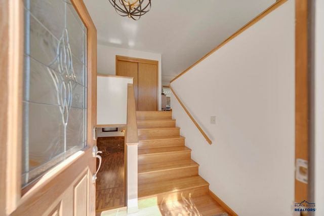 3513 CHAPEL VALLEY RD, Rapid City, SD 57702