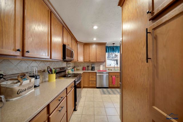 3513 CHAPEL VALLEY RD, Rapid City, SD 57702