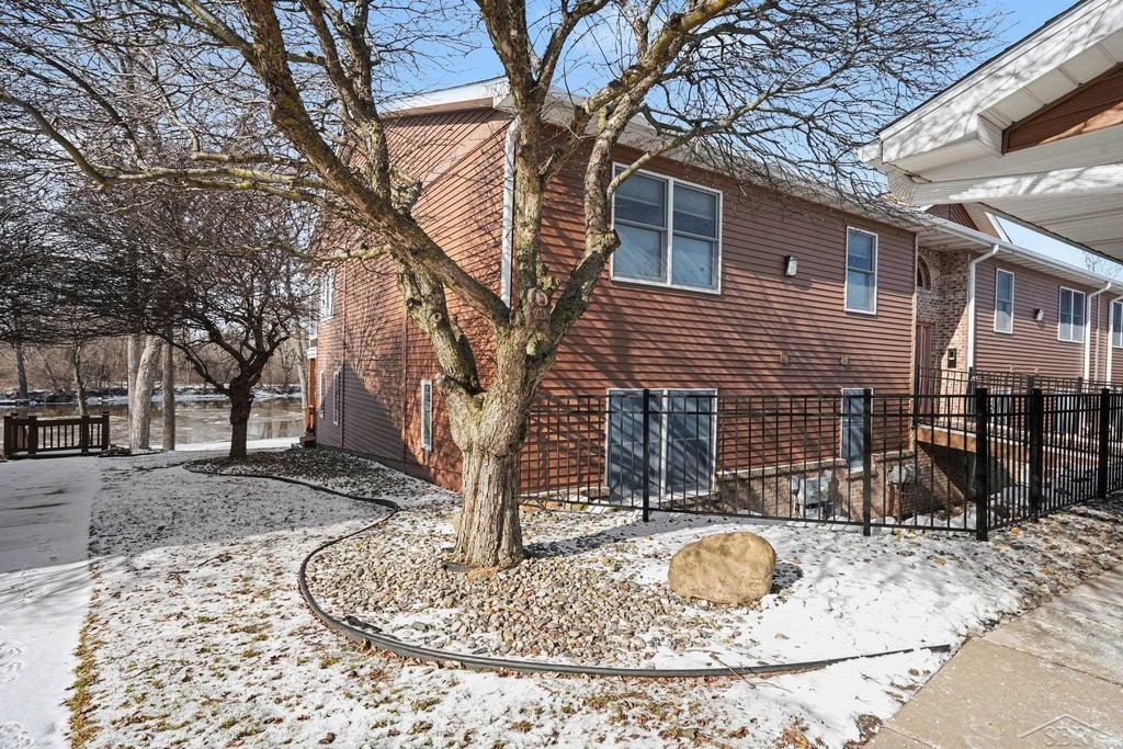 8233 Midland Road, Freeland, MI 48623