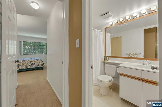 505 Mark Twain Way, Mahwah, NJ 07430