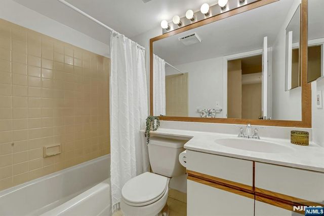 505 Mark Twain Way, Mahwah, NJ 07430