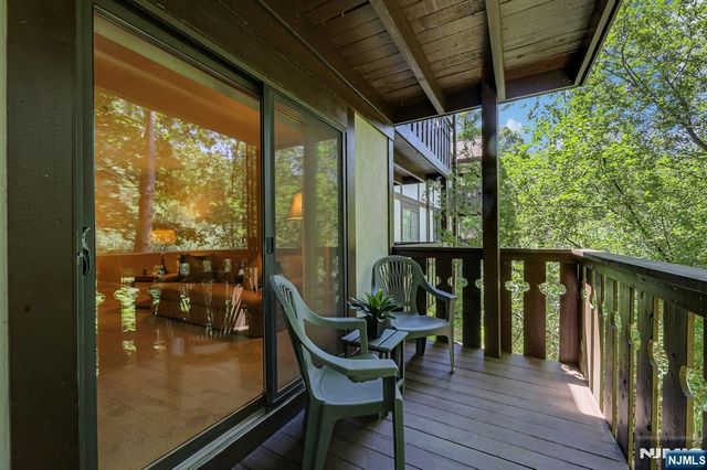 505 Mark Twain Way, Mahwah, NJ 07430