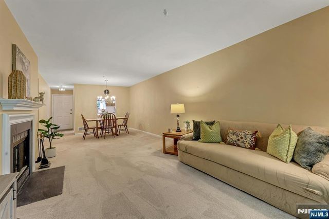 505 Mark Twain Way, Mahwah, NJ 07430
