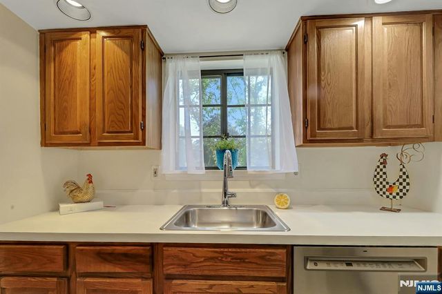 505 Mark Twain Way, Mahwah, NJ 07430