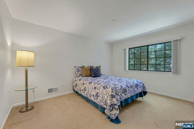 505 Mark Twain Way, Mahwah, NJ 07430