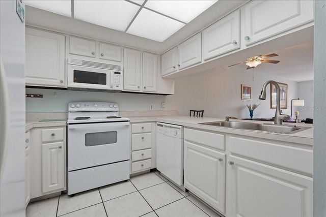 401 MARINER DRIVE 401, Tarpon Springs, FL 34689