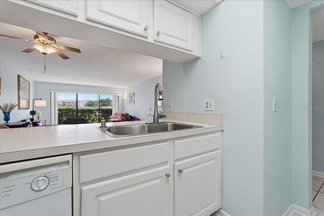 401 MARINER DRIVE 401, Tarpon Springs, FL 34689