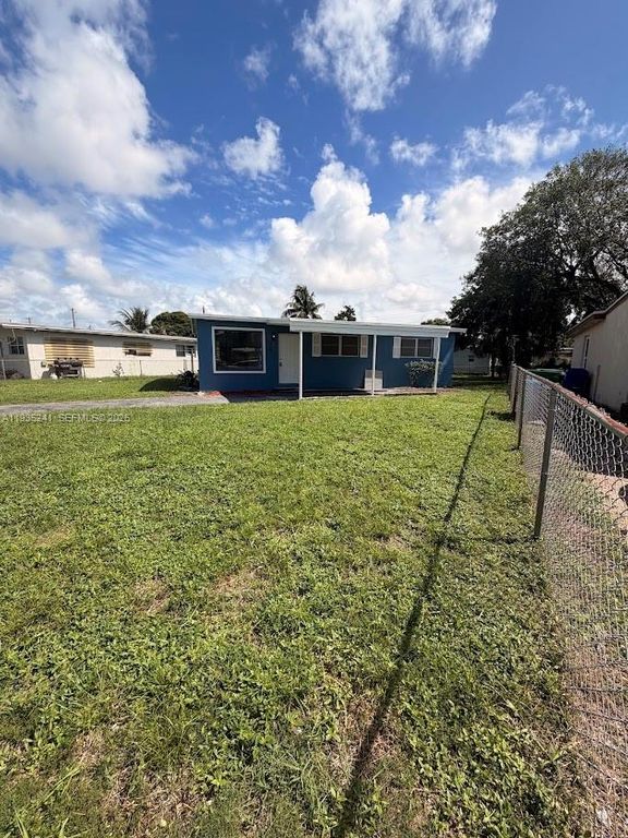 Image 2 of property listing at 318 NW 30th Terrace, Fort Lauderdale, FL 33311