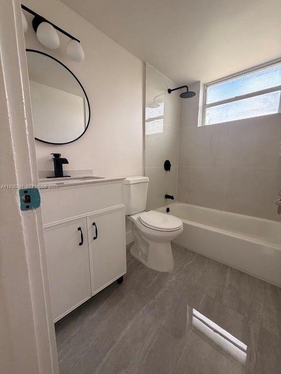 Image 21 of property listing at 318 NW 30th Terrace, Fort Lauderdale, FL 33311