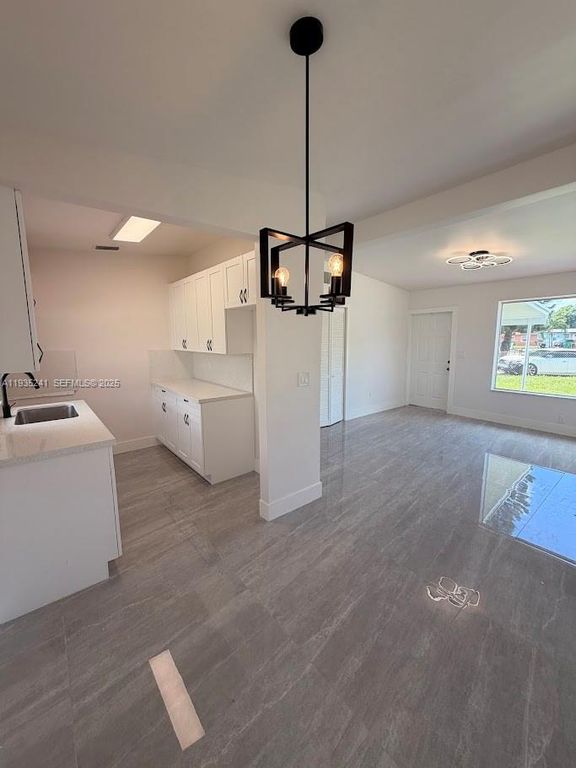 Image 24 of property listing at 318 NW 30th Terrace, Fort Lauderdale, FL 33311