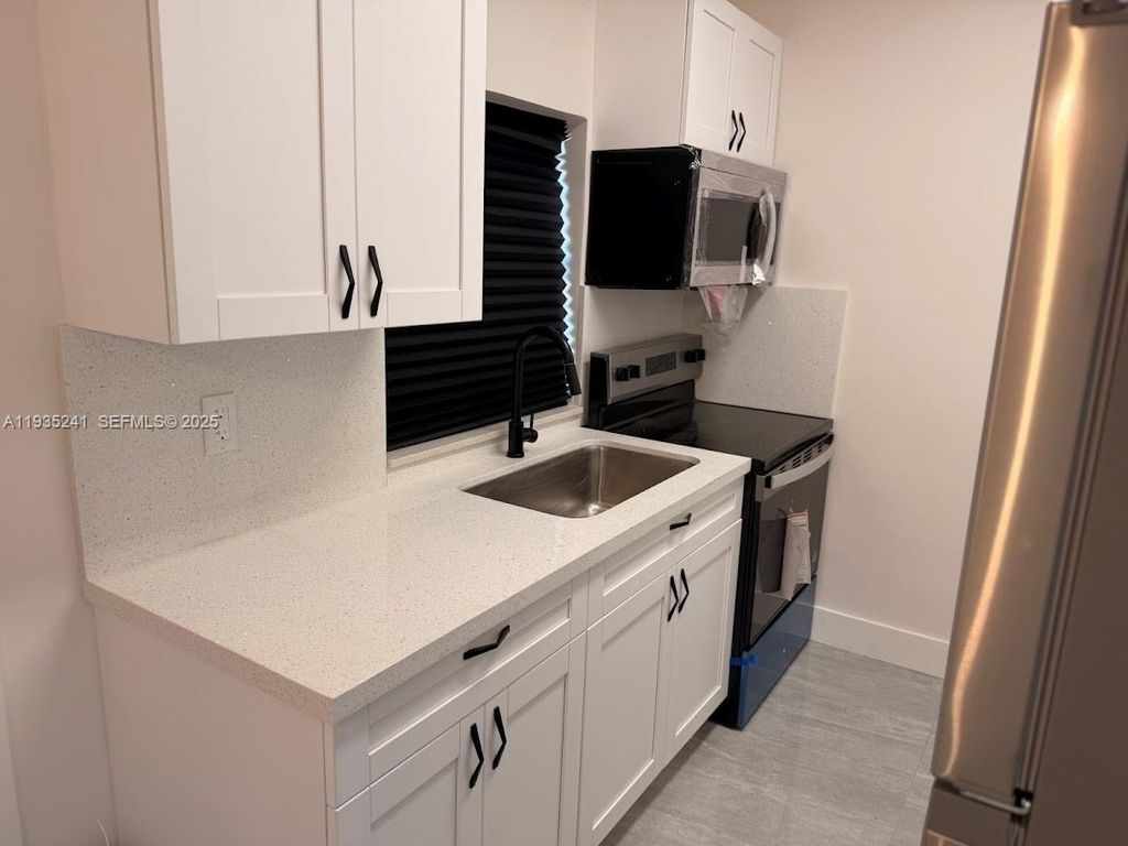 Image 25 of property listing at 318 NW 30th Terrace, Fort Lauderdale, FL 33311