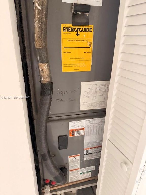 Image 8 of property listing at 318 NW 30th Terrace, Fort Lauderdale, FL 33311