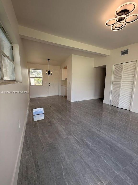 Image 9 of property listing at 318 NW 30th Terrace, Fort Lauderdale, FL 33311