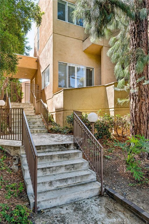 18730 Hatteras 48, Tarzana, CA 91356 — photo 3