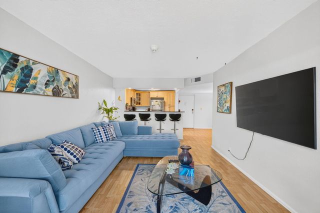 3004 NE 5th Terrace 216-c, Wilton Manors, FL 33334