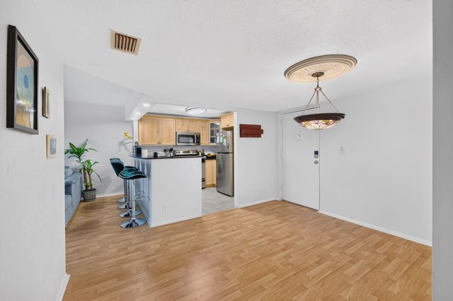 3004 NE 5th Terrace 216-c, Wilton Manors, FL 33334
