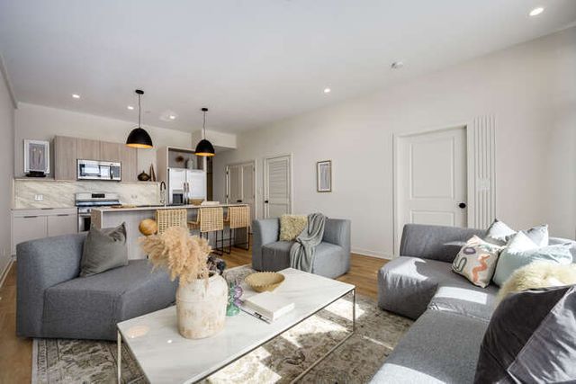 3207 N Narragansett Avenue 306, Chicago, IL 60634