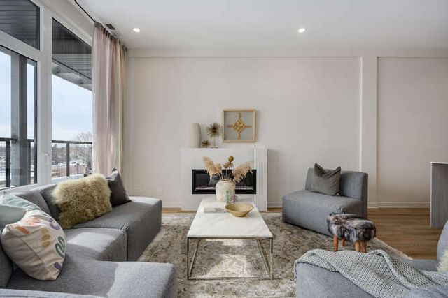 3207 N Narragansett Avenue 306, Chicago, IL 60634