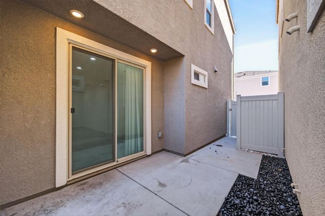 7450 Clear Lake Aly, Sacramento, CA 95829