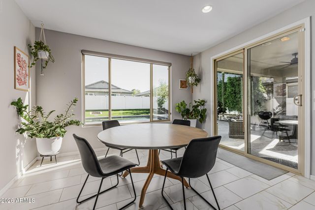 2517 E NOVAK Way, Phoenix, AZ 85042