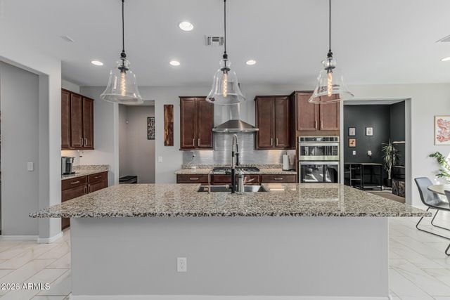 2517 E NOVAK Way, Phoenix, AZ 85042