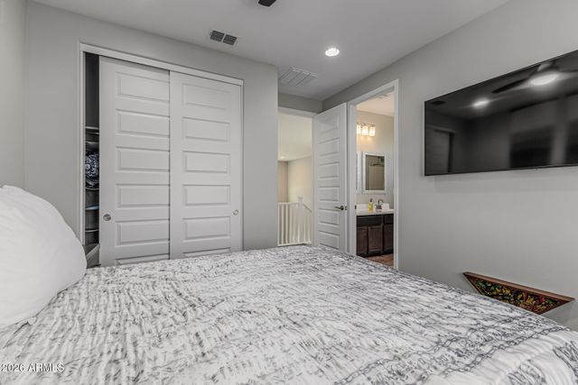 2517 E NOVAK Way, Phoenix, AZ 85042