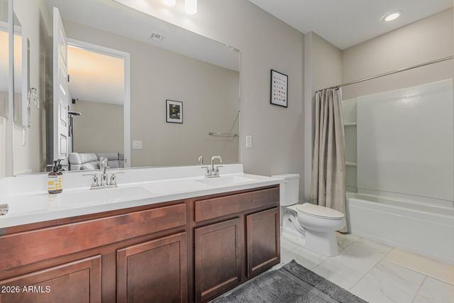 2517 E NOVAK Way, Phoenix, AZ 85042