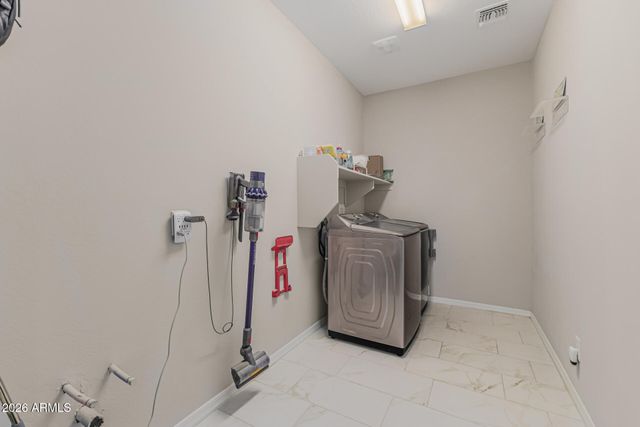 2517 E NOVAK Way, Phoenix, AZ 85042