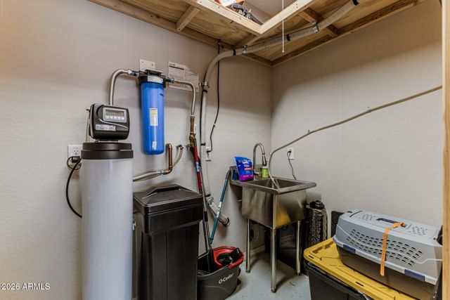 2517 E NOVAK Way, Phoenix, AZ 85042