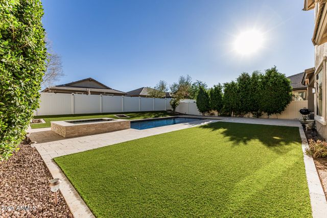 2517 E NOVAK Way, Phoenix, AZ 85042