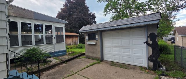 2352 FAIRMOUNT Parkway, Erie, PA 16510