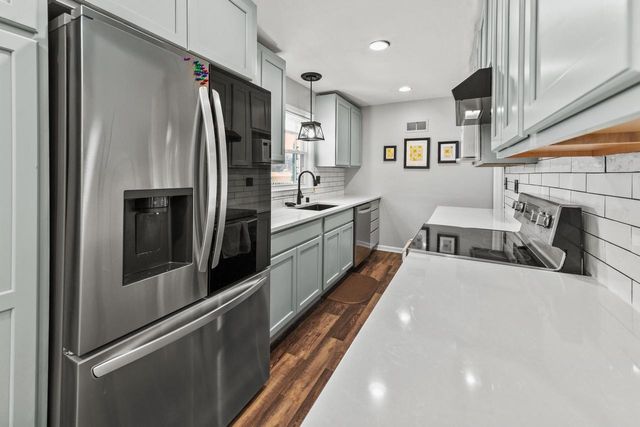 412 E Spooner ROAD, Fox Point, WI 53217