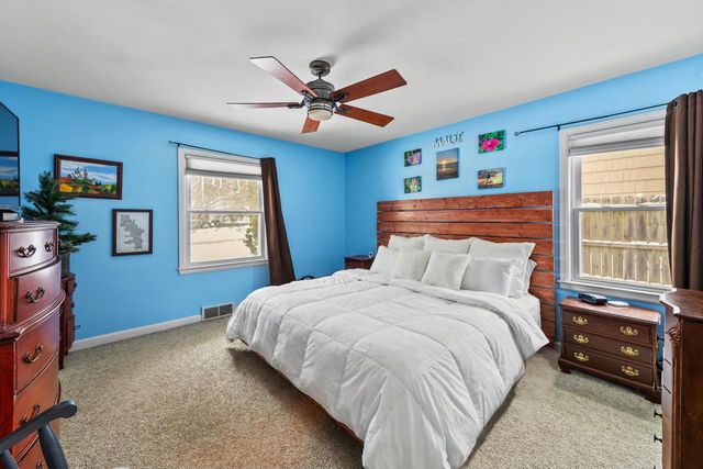 412 E Spooner ROAD, Fox Point, WI 53217