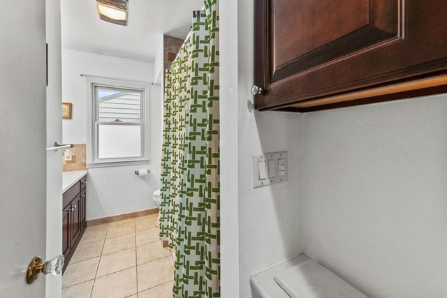 412 E Spooner ROAD, Fox Point, WI 53217