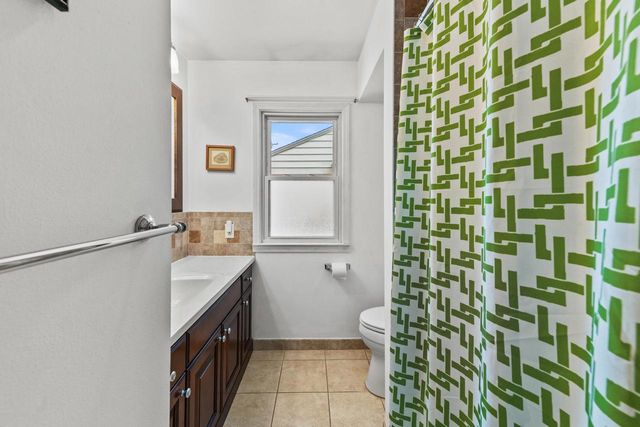 412 E Spooner ROAD, Fox Point, WI 53217