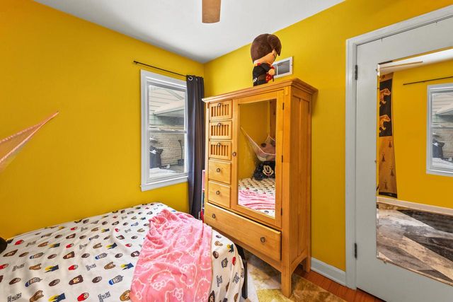 412 E Spooner ROAD, Fox Point, WI 53217