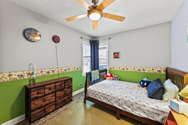 412 E Spooner ROAD, Fox Point, WI 53217