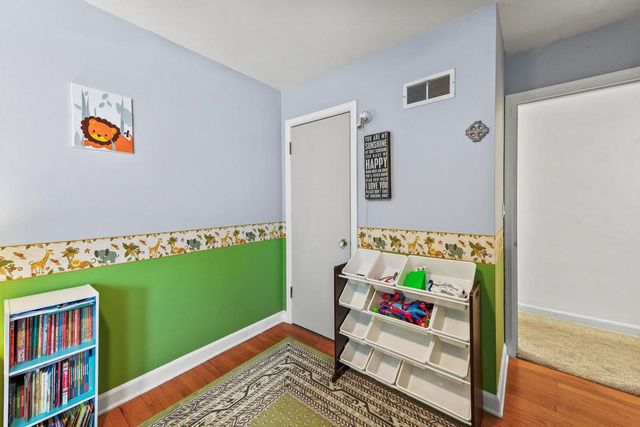 412 E Spooner ROAD, Fox Point, WI 53217